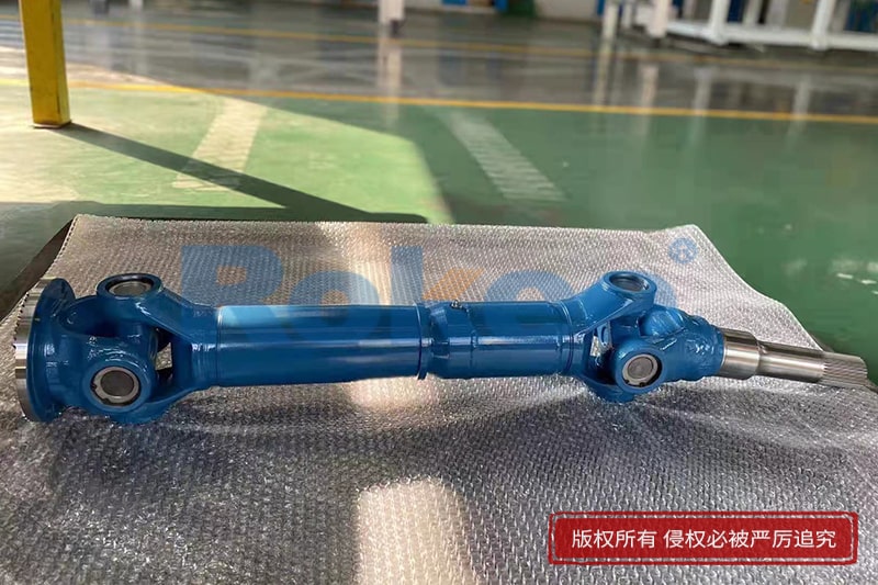 十字萬向聯軸器是用來聯接不同機構中的兩根軸使之共同旋轉以傳遞扭矩的機械零件